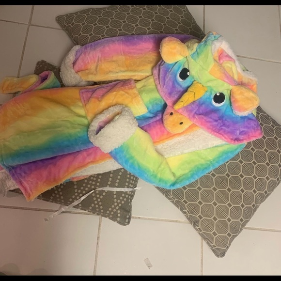 Robes - Picture 2 of 13